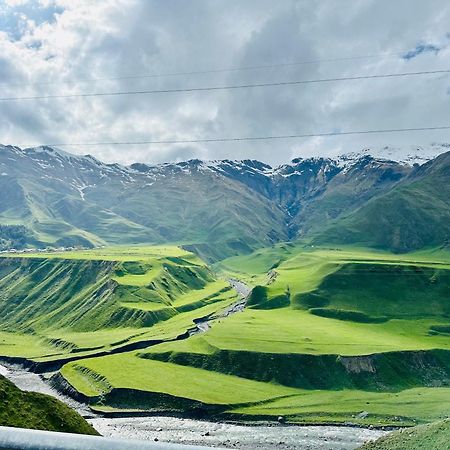 Villa Alpine Escape Kazbegi Exterior foto