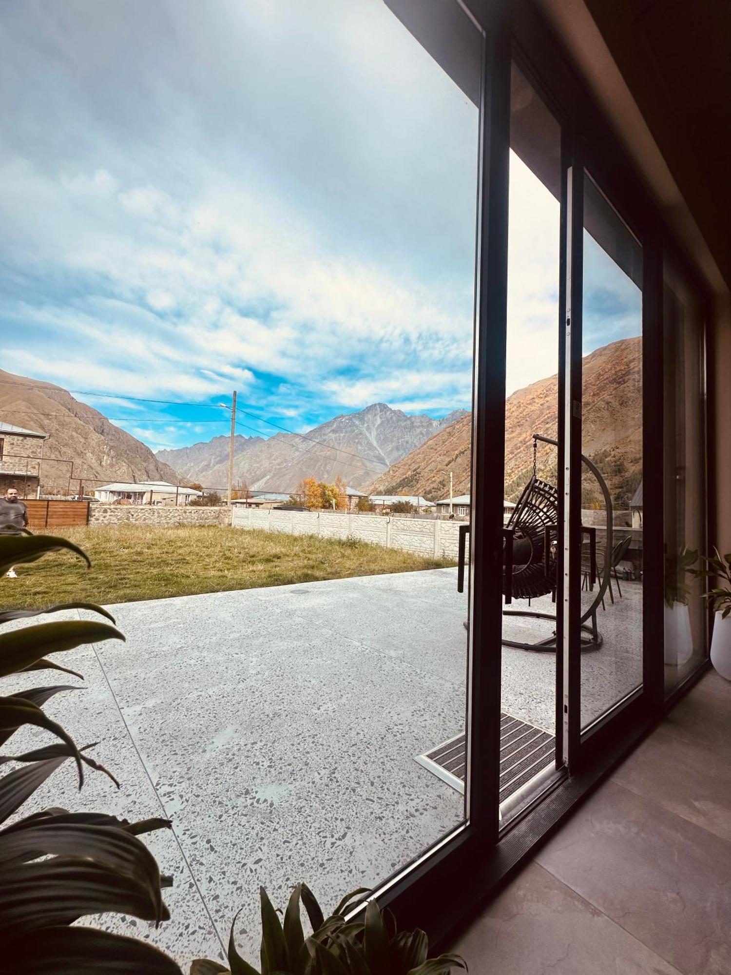 Villa Alpine Escape Kazbegi Exterior foto